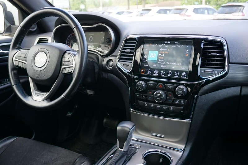 Jeep Grand Cherokee Vehicle Full-screen Gallery Image 35