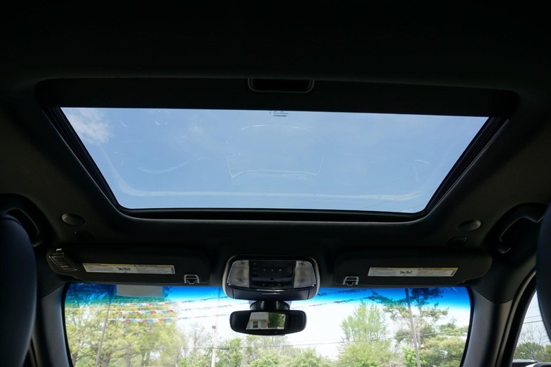 Jeep Grand Cherokee Vehicle Full-screen Gallery Image 36