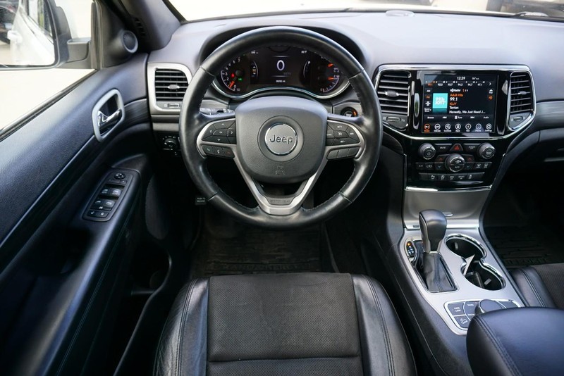 Jeep Grand Cherokee Vehicle Full-screen Gallery Image 37