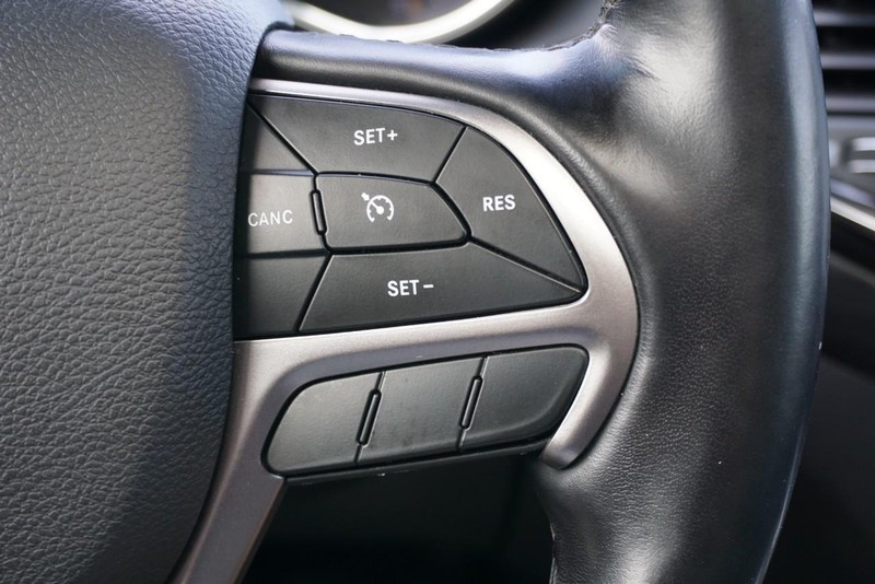 Jeep Grand Cherokee Vehicle Full-screen Gallery Image 39