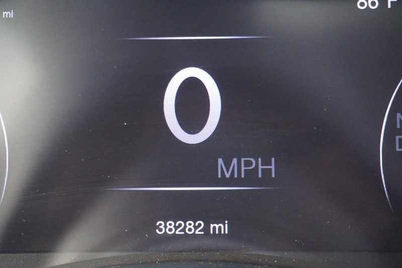 Jeep Grand Cherokee Vehicle Full-screen Gallery Image 41