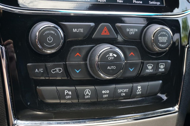 Jeep Grand Cherokee Vehicle Full-screen Gallery Image 43