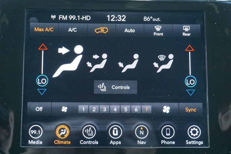 Jeep Grand Cherokee Vehicle Full-screen Gallery Image 48