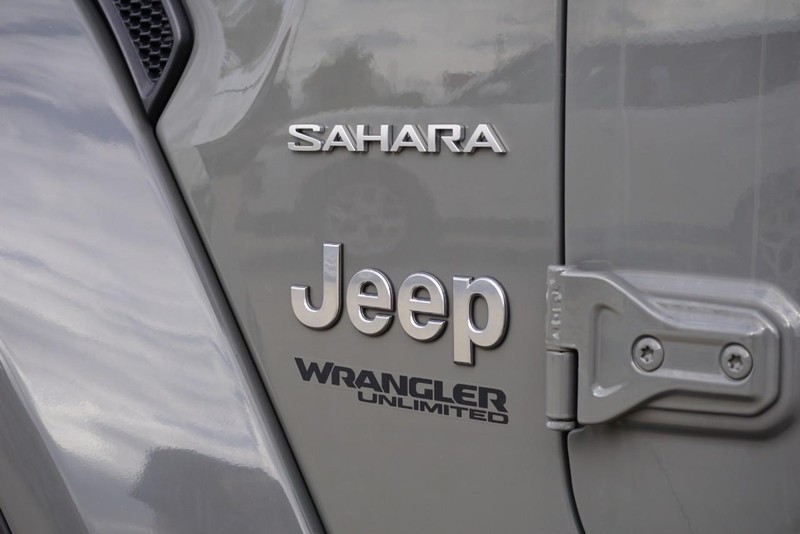 Jeep Wrangler Vehicle Full-screen Gallery Image 17