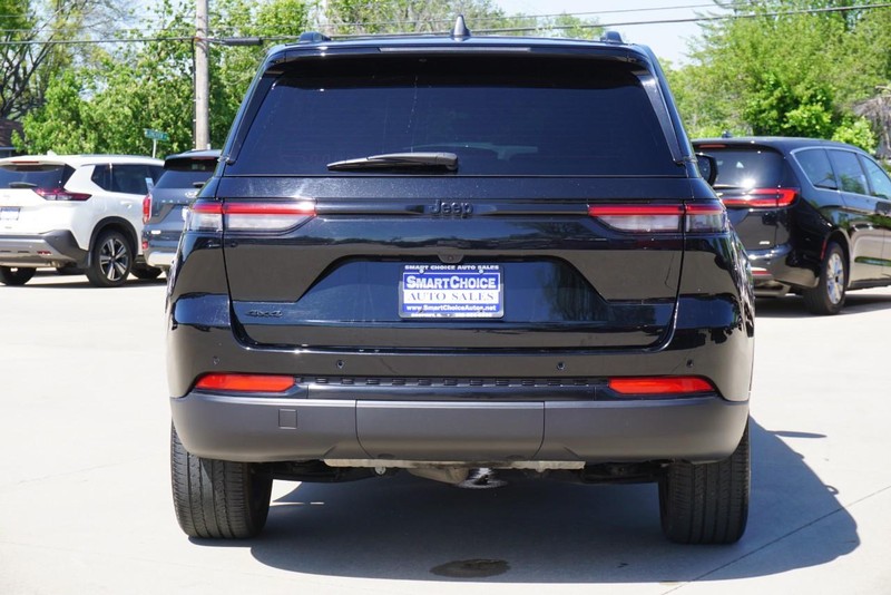 Jeep Grand Cherokee Vehicle Full-screen Gallery Image 04