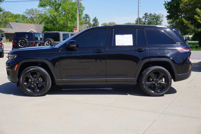 Jeep Grand Cherokee Vehicle Full-screen Gallery Image 06