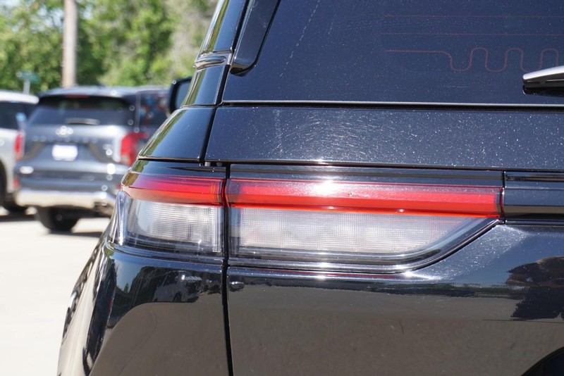Jeep Grand Cherokee Vehicle Full-screen Gallery Image 16