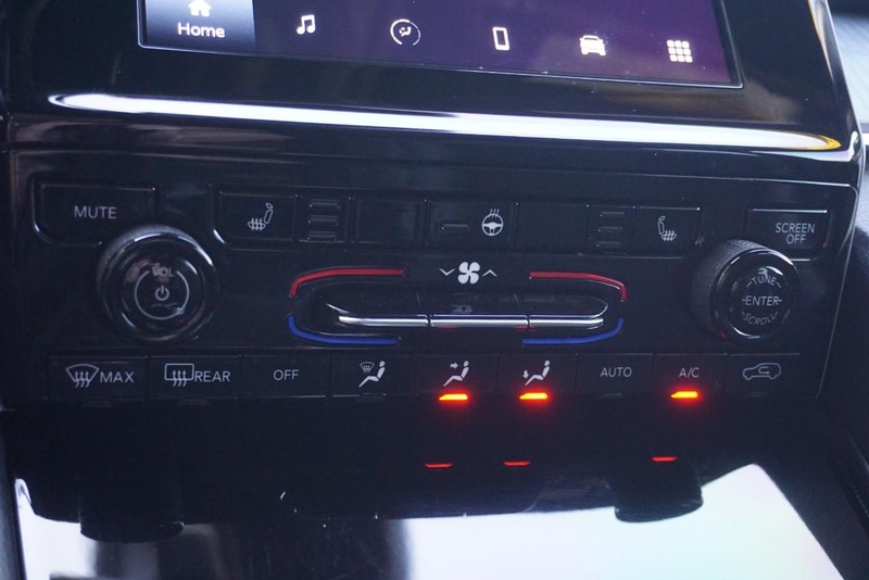 Jeep Grand Cherokee Vehicle Full-screen Gallery Image 40