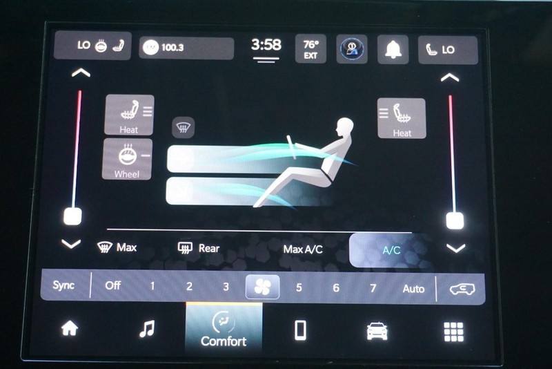 Jeep Grand Cherokee Vehicle Full-screen Gallery Image 45