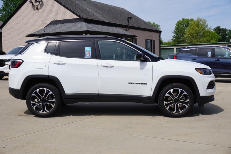 Jeep Compass Vehicle Full-screen Gallery Image 02