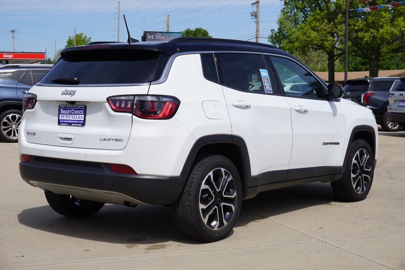 Jeep Compass Vehicle Full-screen Gallery Image 03