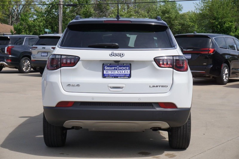 Jeep Compass Vehicle Full-screen Gallery Image 04