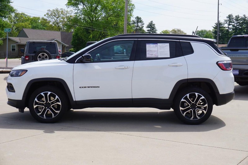 Jeep Compass Vehicle Full-screen Gallery Image 06