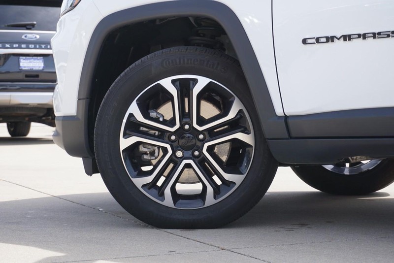 Jeep Compass Vehicle Full-screen Gallery Image 14