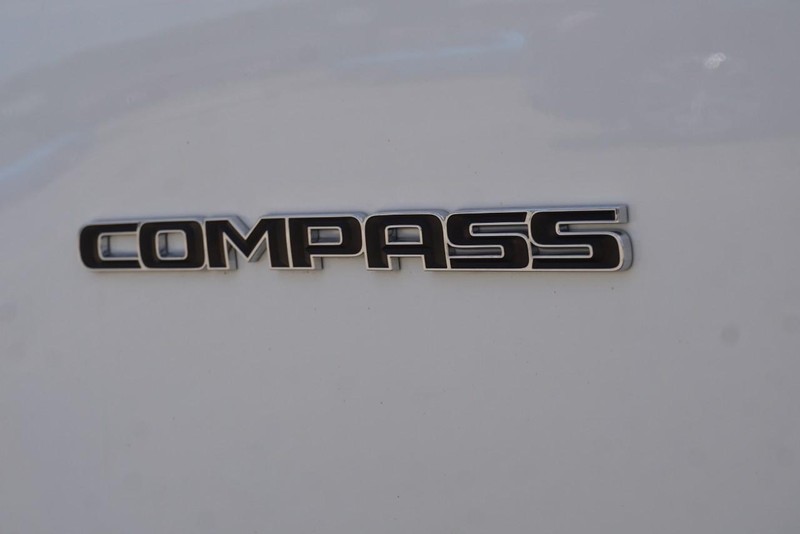 Jeep Compass Vehicle Full-screen Gallery Image 16