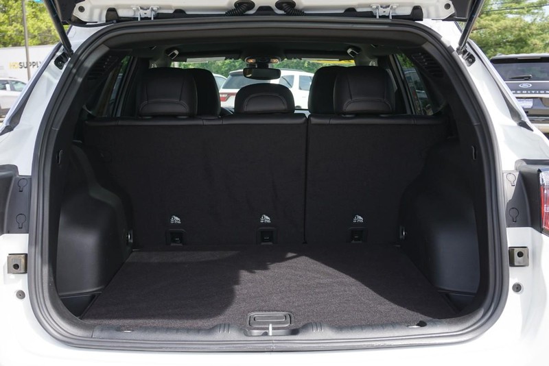 Jeep Compass Vehicle Full-screen Gallery Image 21