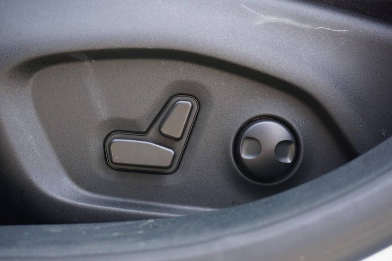 Jeep Compass Vehicle Full-screen Gallery Image 23