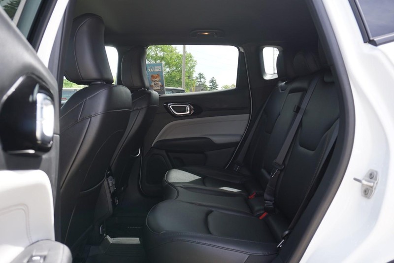 Jeep Compass Vehicle Full-screen Gallery Image 25