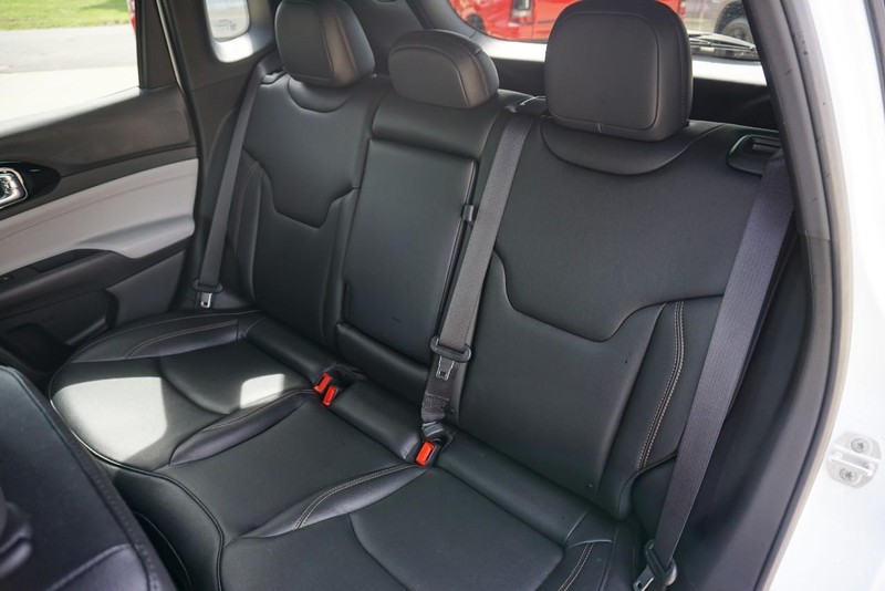 Jeep Compass Vehicle Full-screen Gallery Image 26