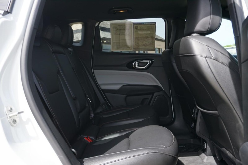 Jeep Compass Vehicle Full-screen Gallery Image 27