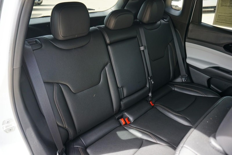 Jeep Compass Vehicle Full-screen Gallery Image 28