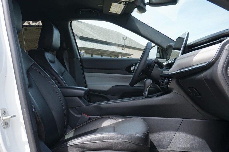 Jeep Compass Vehicle Full-screen Gallery Image 29