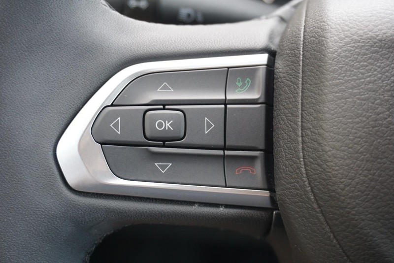 Jeep Compass Vehicle Full-screen Gallery Image 36