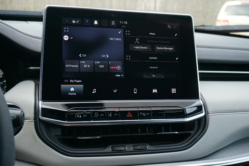 Jeep Compass Vehicle Full-screen Gallery Image 40