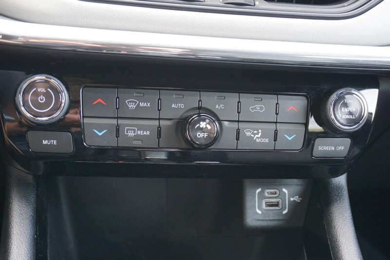 Jeep Compass Vehicle Full-screen Gallery Image 41