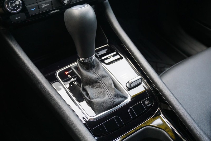 Jeep Compass Vehicle Full-screen Gallery Image 43