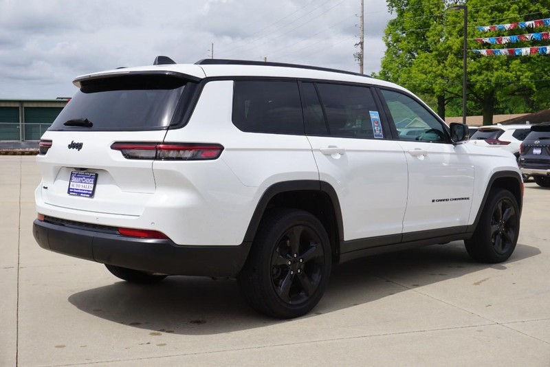 Jeep Grand Cherokee L Vehicle Full-screen Gallery Image 03