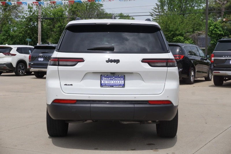 Jeep Grand Cherokee L Vehicle Full-screen Gallery Image 04