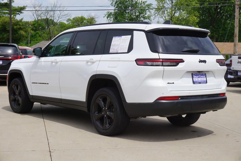 Jeep Grand Cherokee L Vehicle Full-screen Gallery Image 05