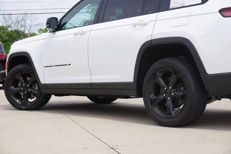 Jeep Grand Cherokee L Vehicle Full-screen Gallery Image 13