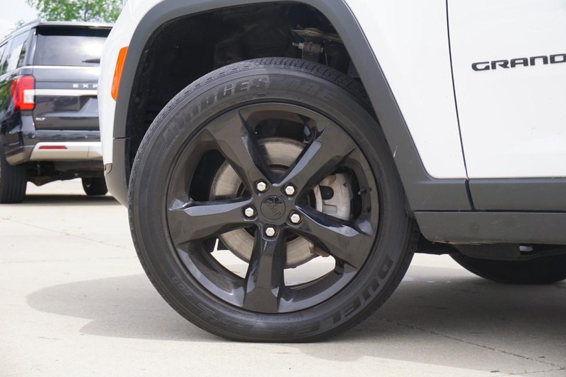 Jeep Grand Cherokee L Vehicle Full-screen Gallery Image 14