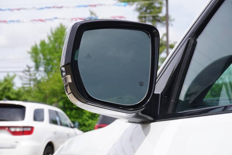 Jeep Grand Cherokee L Vehicle Full-screen Gallery Image 15