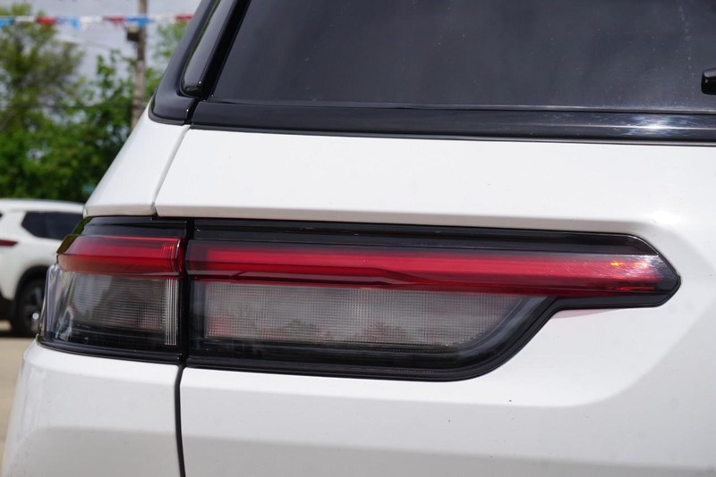 Jeep Grand Cherokee L Vehicle Full-screen Gallery Image 16