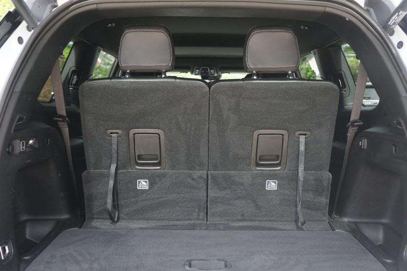 Jeep Grand Cherokee L Vehicle Full-screen Gallery Image 19