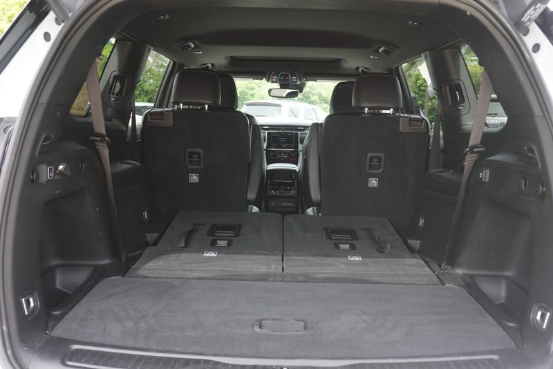 Jeep Grand Cherokee L Vehicle Full-screen Gallery Image 20