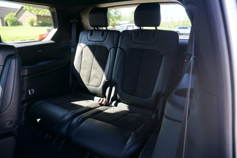 Jeep Grand Cherokee L Vehicle Full-screen Gallery Image 26