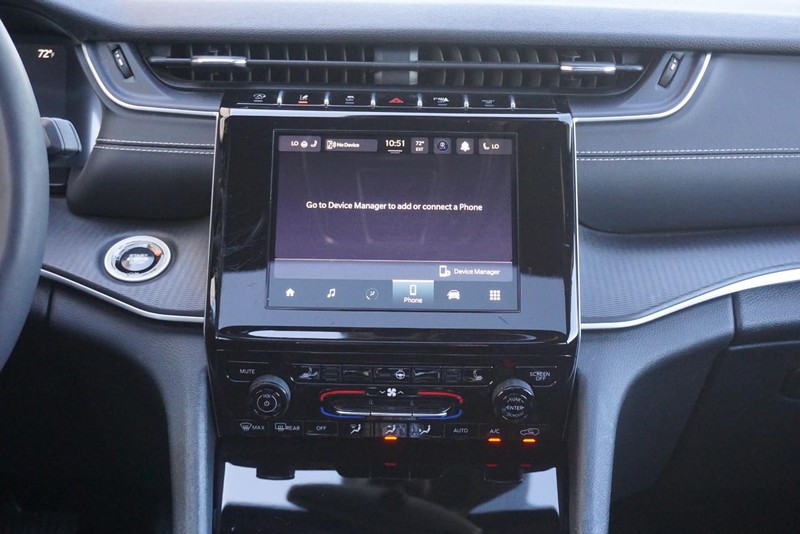 Jeep Grand Cherokee L Vehicle Full-screen Gallery Image 34