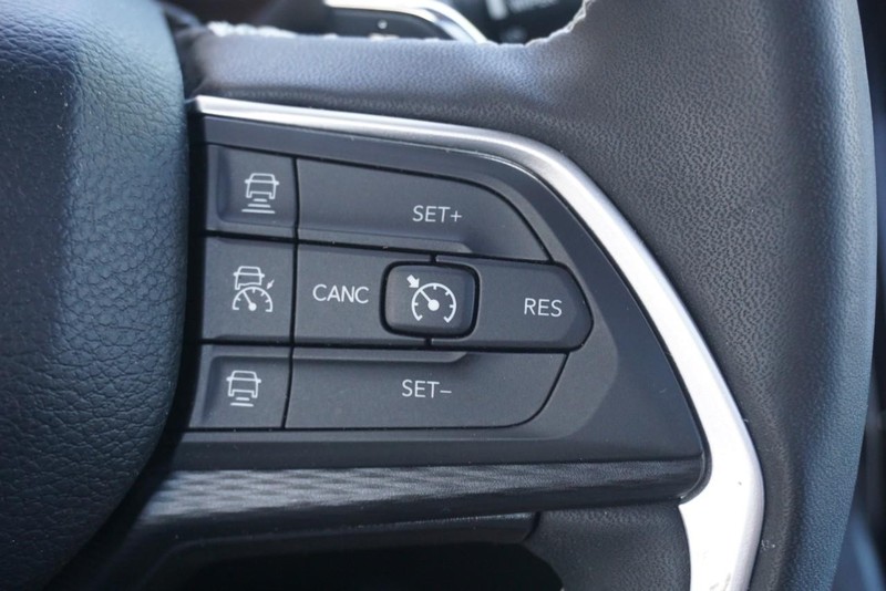 Jeep Grand Cherokee L Vehicle Full-screen Gallery Image 39