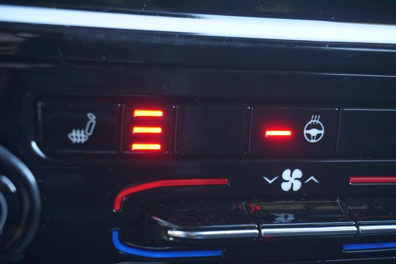 Jeep Grand Cherokee L Vehicle Full-screen Gallery Image 45