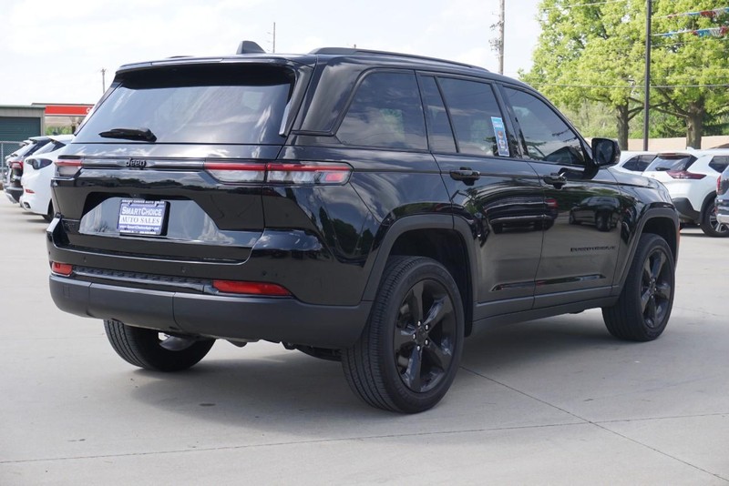 Jeep Grand Cherokee Vehicle Full-screen Gallery Image 03