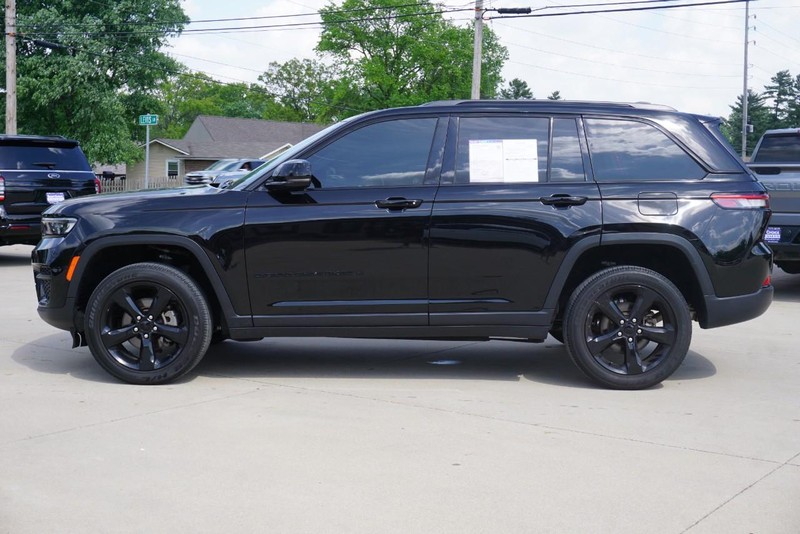 Jeep Grand Cherokee Vehicle Full-screen Gallery Image 06