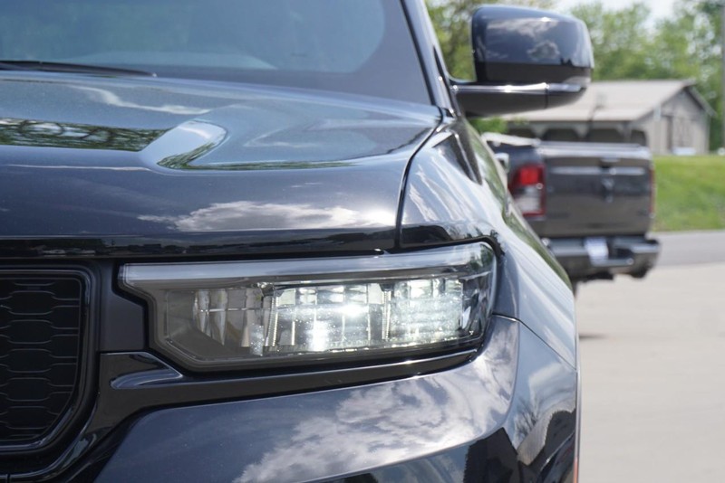 Jeep Grand Cherokee Vehicle Full-screen Gallery Image 10
