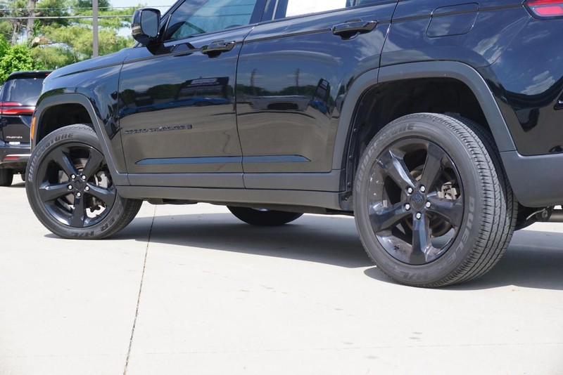 Jeep Grand Cherokee Vehicle Full-screen Gallery Image 13
