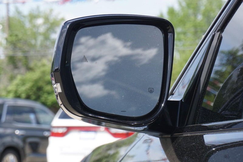 Jeep Grand Cherokee Vehicle Full-screen Gallery Image 15
