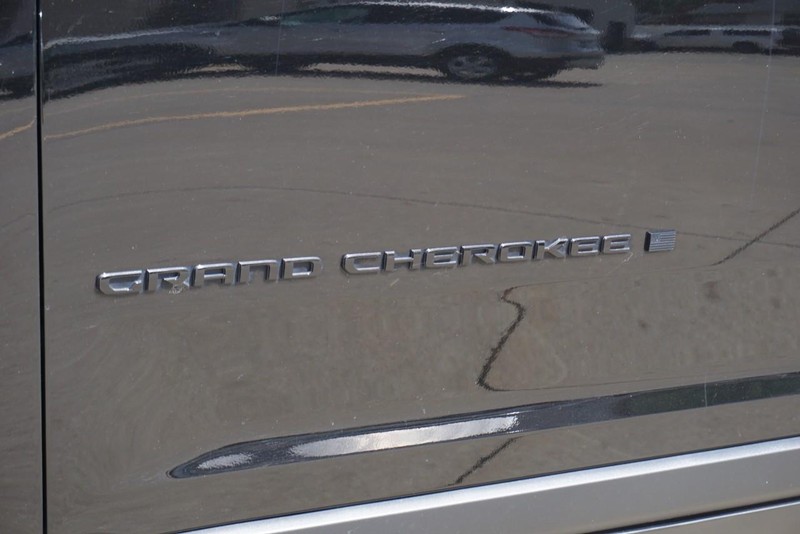 Jeep Grand Cherokee Vehicle Full-screen Gallery Image 16