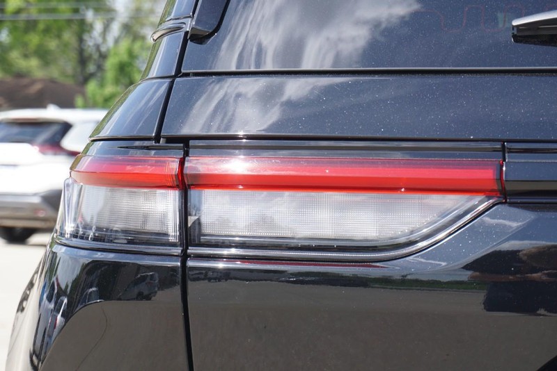 Jeep Grand Cherokee Vehicle Full-screen Gallery Image 17